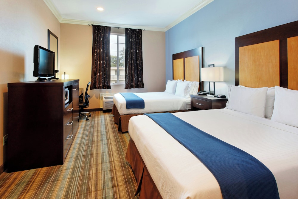 غرفة قياسية لذوي الإعاقة، Holiday Inn Express Benicia 2/3