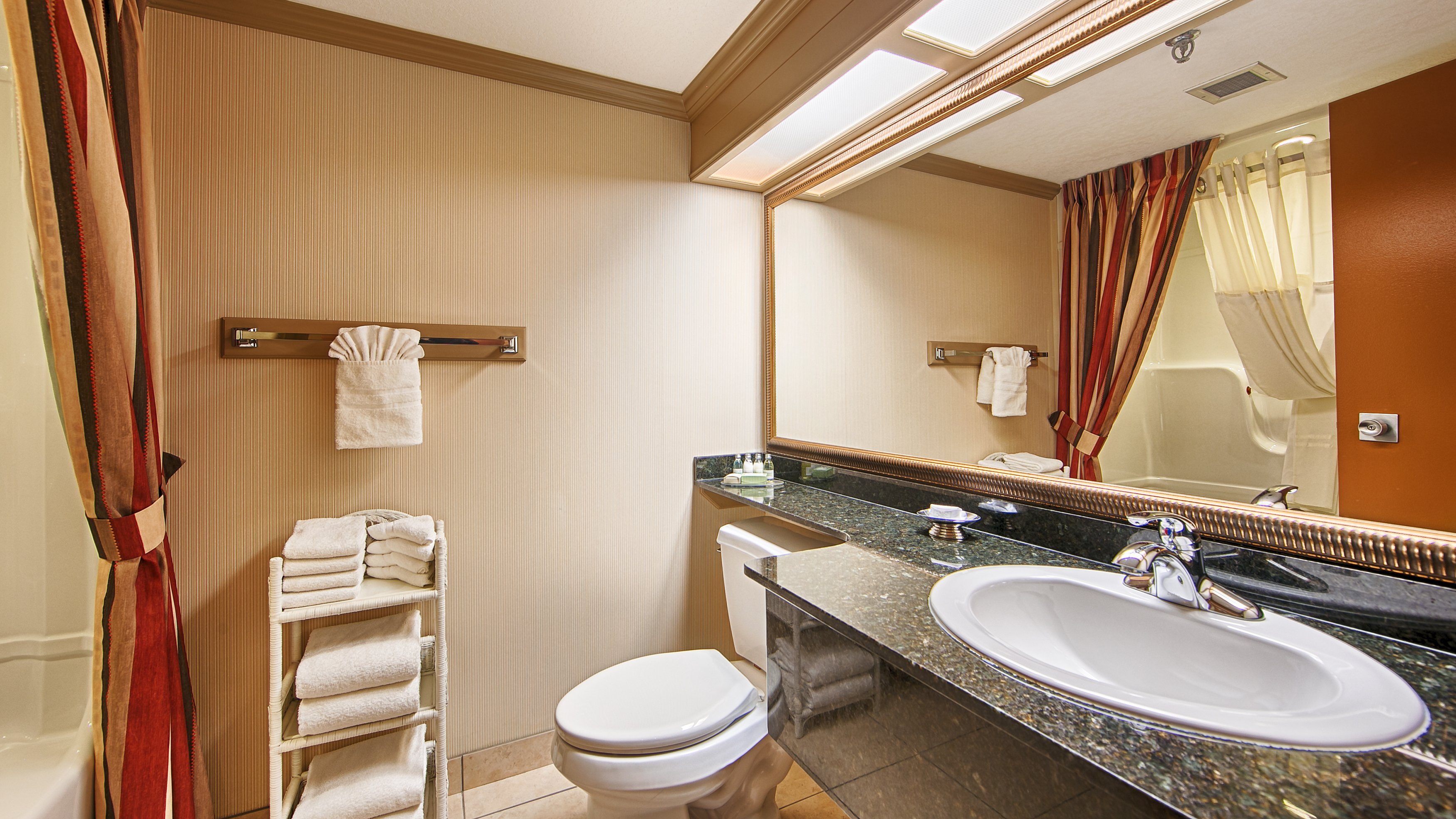 Best Western Plus Port O Call Hotel 72/73