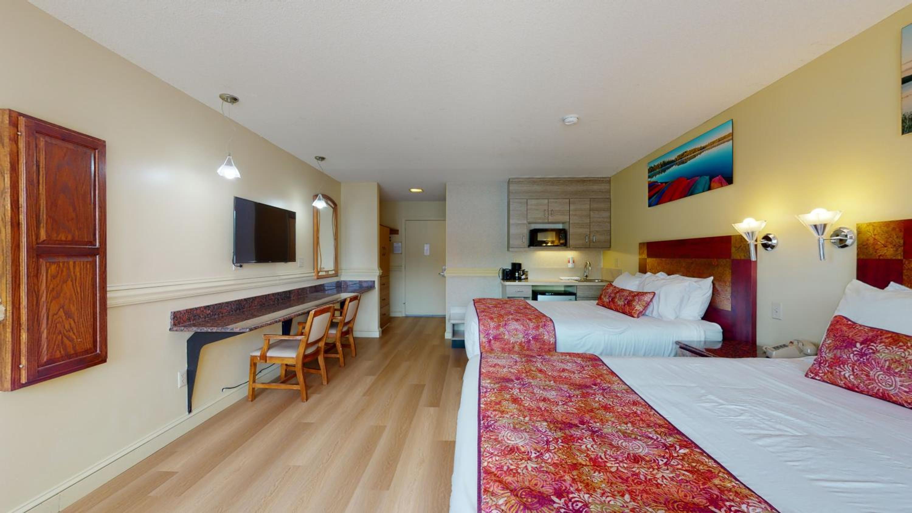 Room, 2 Queen Beds, Lake Front