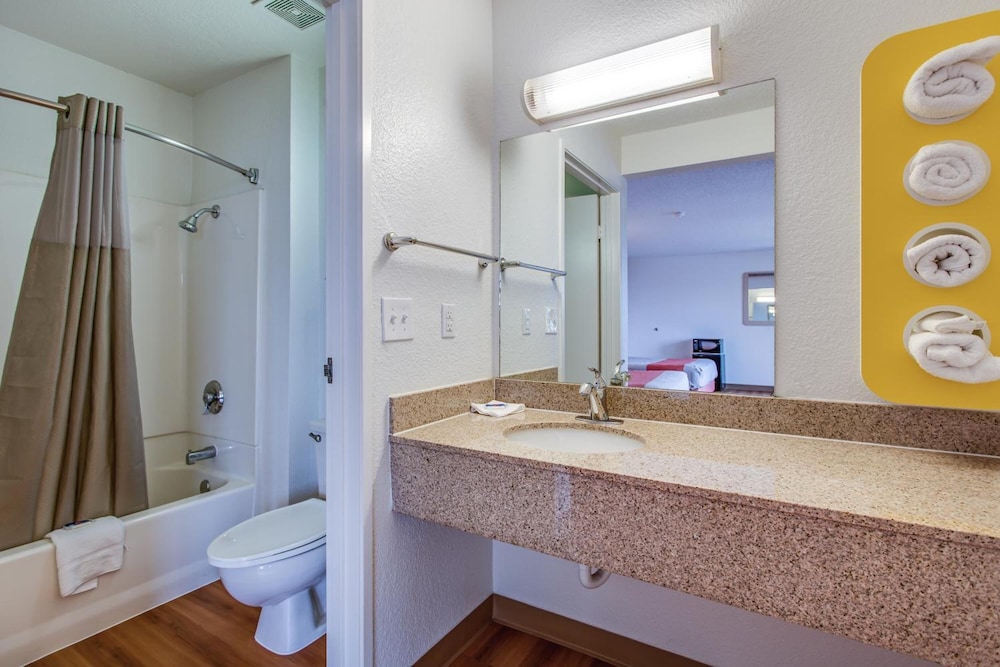 Motel6 Fairfield, CA - North 66/69