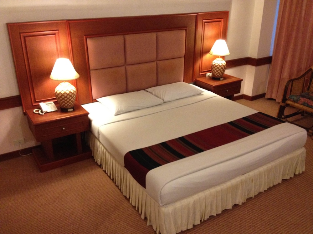 Raya Grand Hotel 12/37