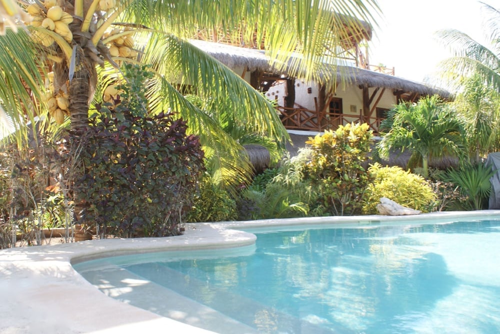 Ensueno Holbox & Beach Club 66/74
