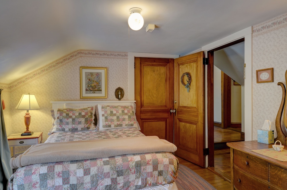 Melville House Newport 9/23