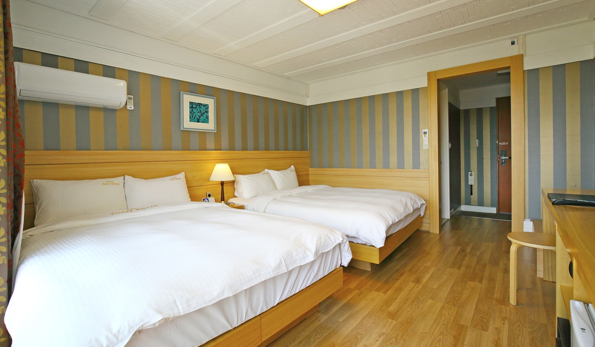 FAMILY, TWIN BEDS