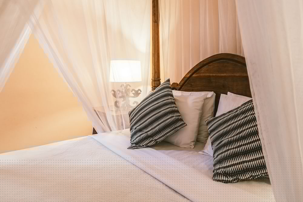 Honeymoon Guesthouse 25/75