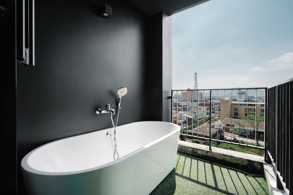Blu Monkey Hub And Hotel Phuket 48/50