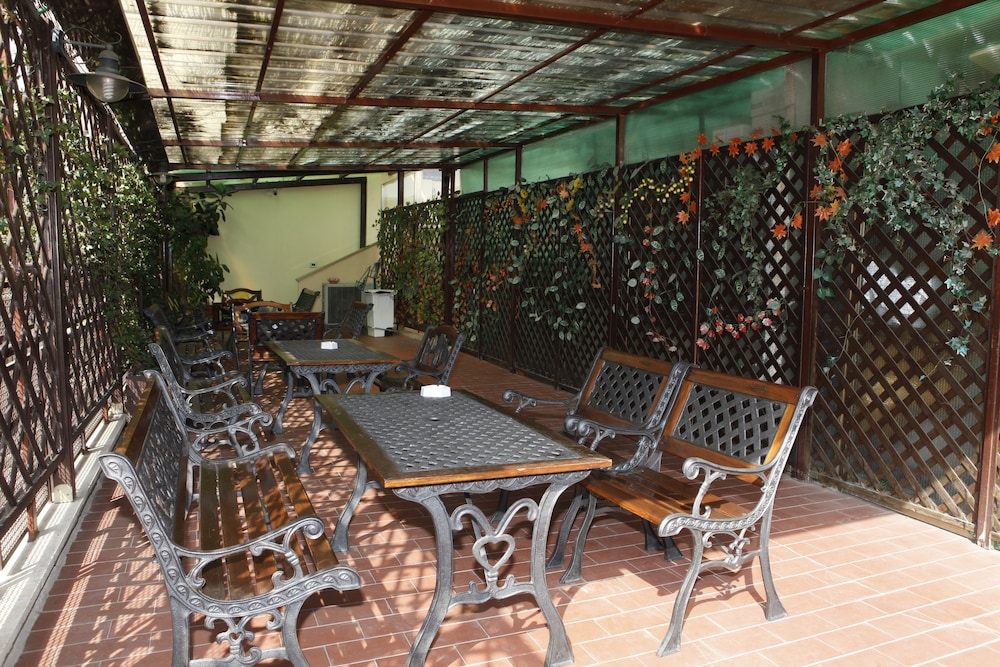 Adriatic Hotel 38/43