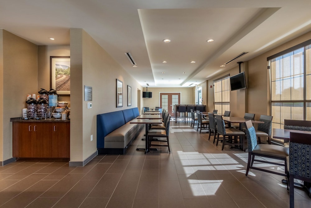 Comfort Inn & Suites - Harrisburg Airport - Hershey South 43/48