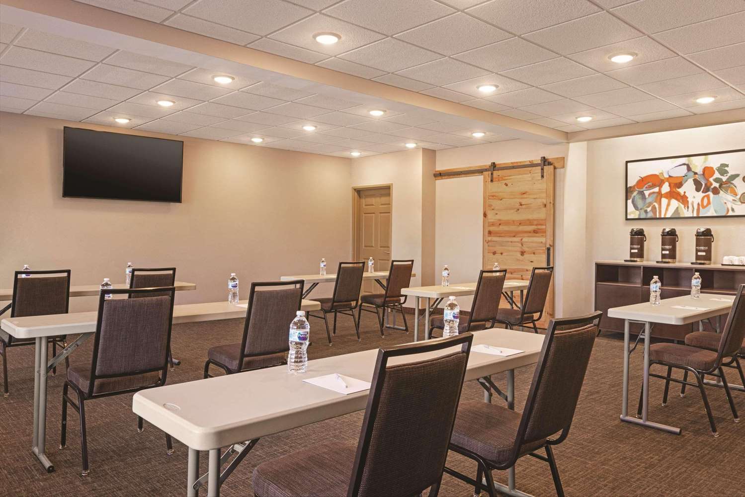 Country Inn & Suites by Radisson, Albert Lea - Austin 33/35
