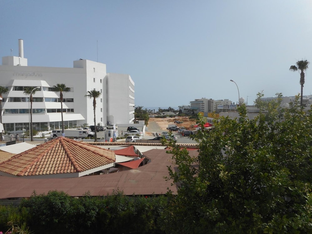 Kkaras Hotel 63/68