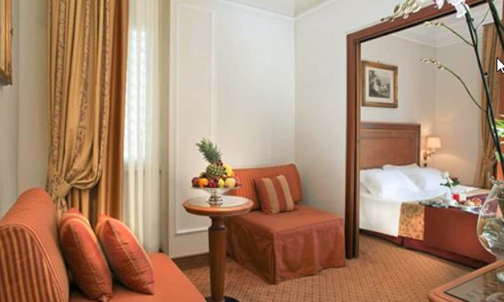 Pinewood Hotel Rome 49/70