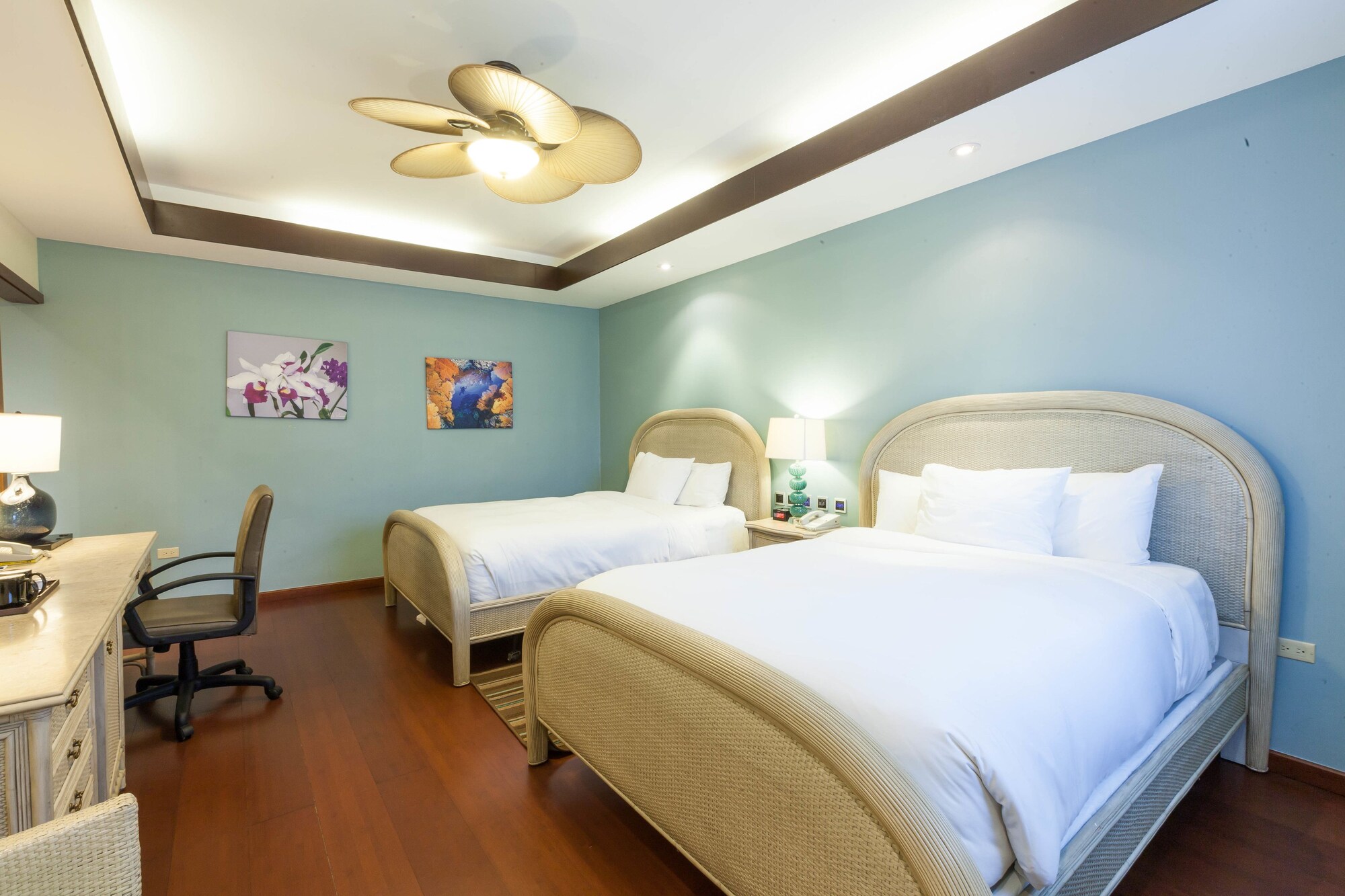 Standard, Queen Bed