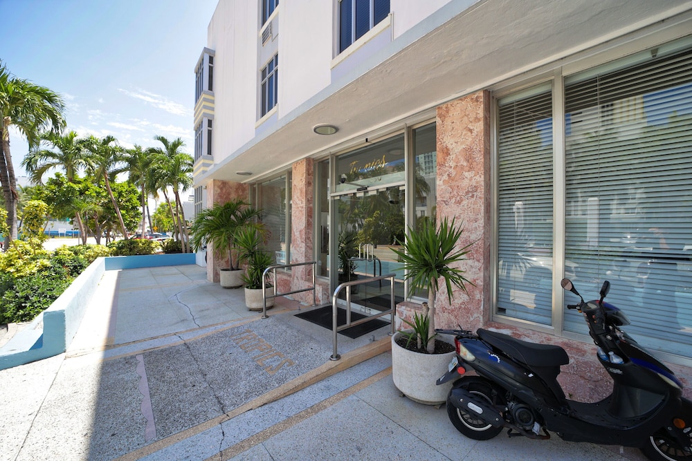 Tropics Hotel And Hostels 38/49