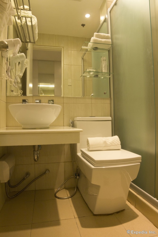 Regency Grand Suites 19/66