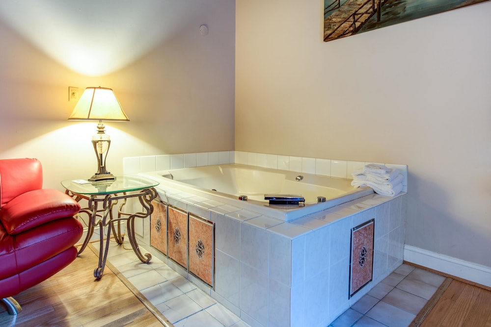 Quality Inn Creekside - Downtown Gatlinburg 39/45