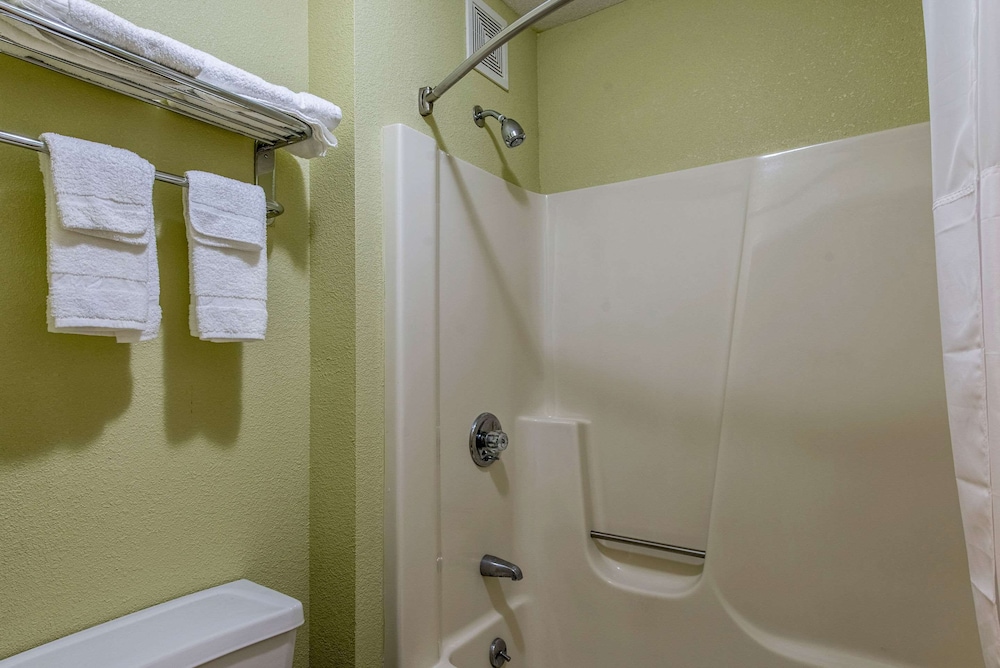 Quality Inn and Suites University Area 8/38