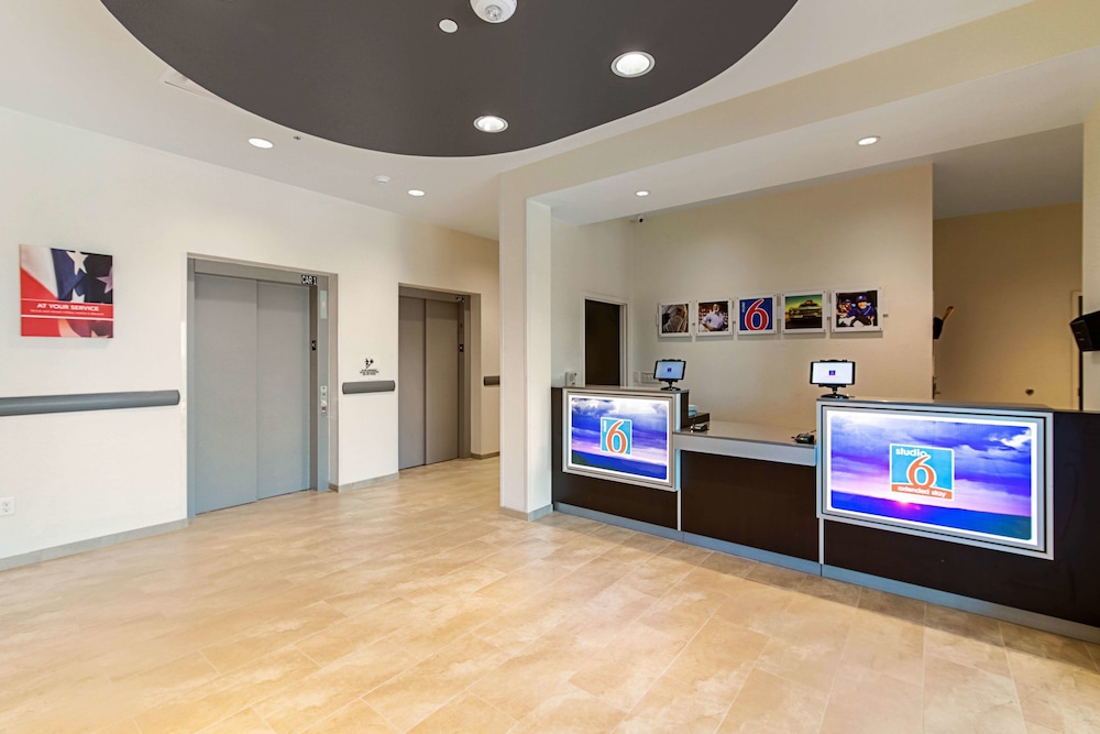 Studio6 Austin, TX - Airport 7/50