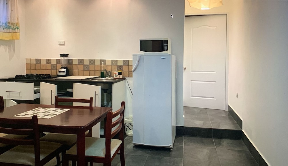 MANAYA BED & BREAKFAST 71/74