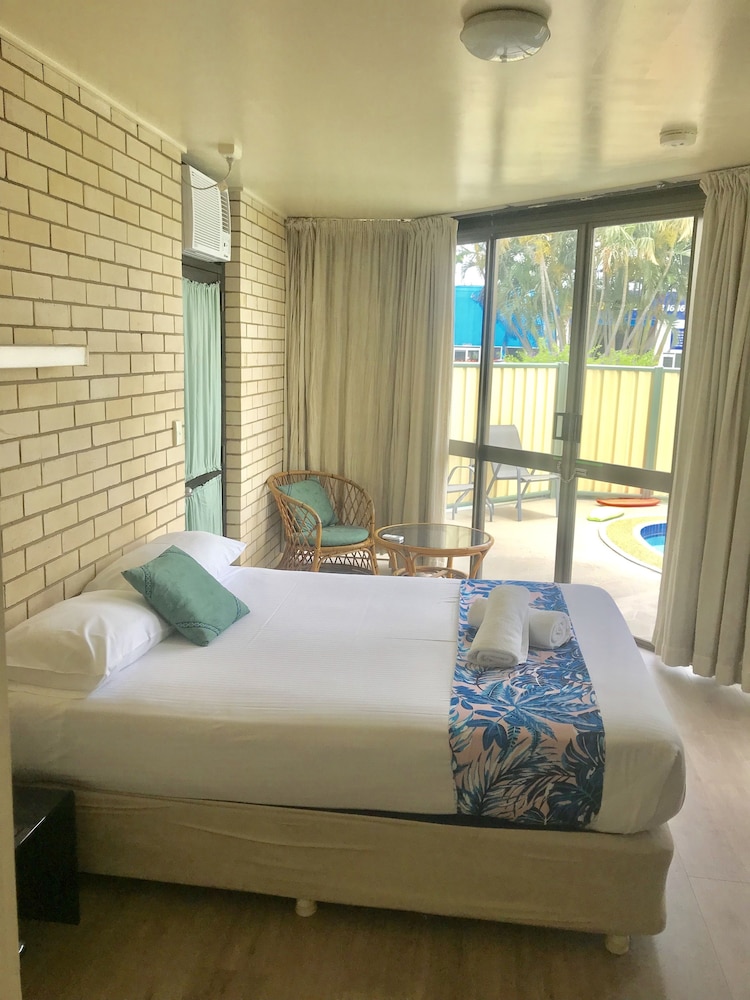 TROPICAL GATEWAY MOTOR INN 19/62