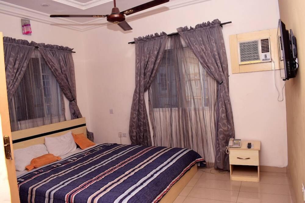 Buggatti Hotel And Suites 7/18
