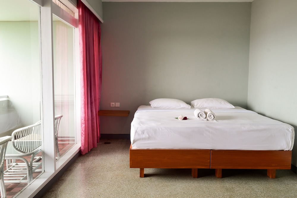 Amanda Hills Hotel 27/47