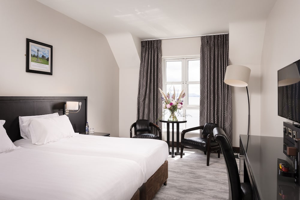 Redcastle Hotel 7/50