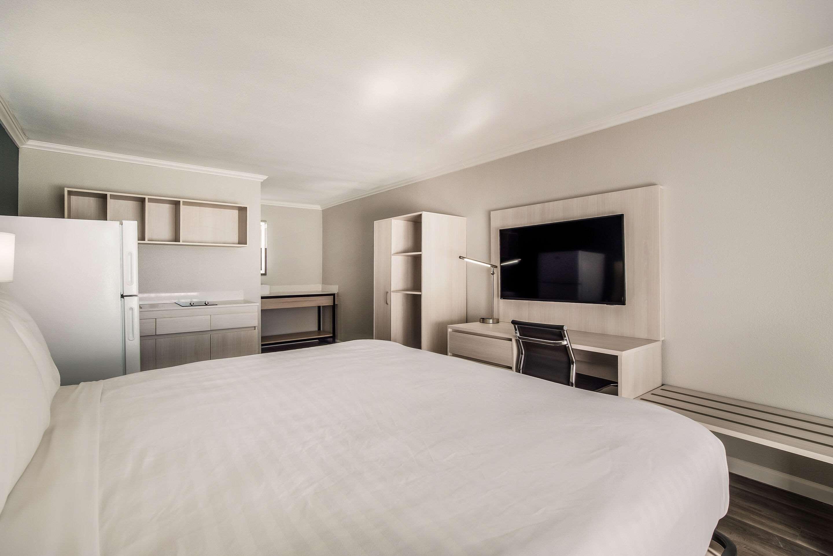 ROOM, KING BED