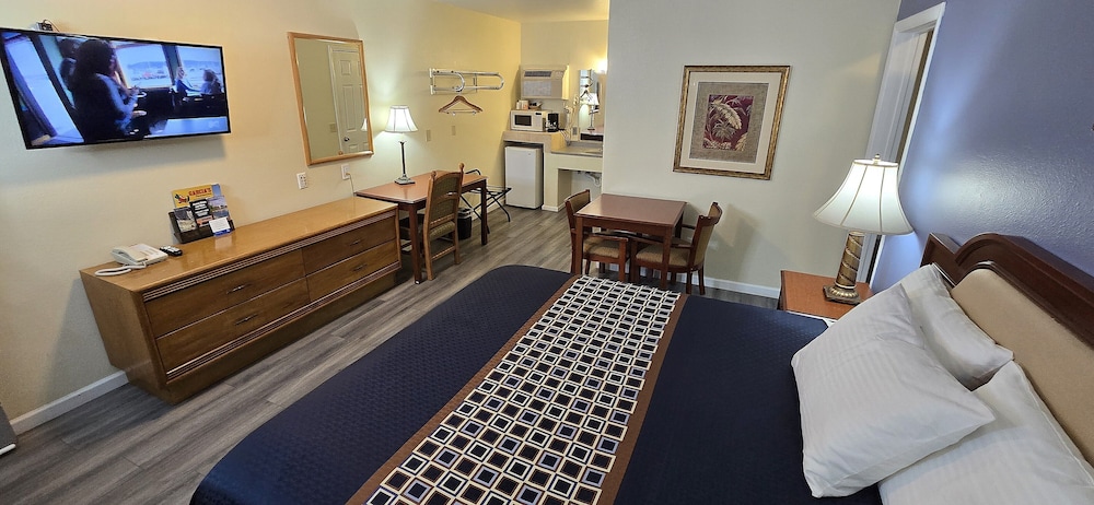جناح بسريرين كوين، Rodeway Inn & Suites Blythe I-10, CA 8/10