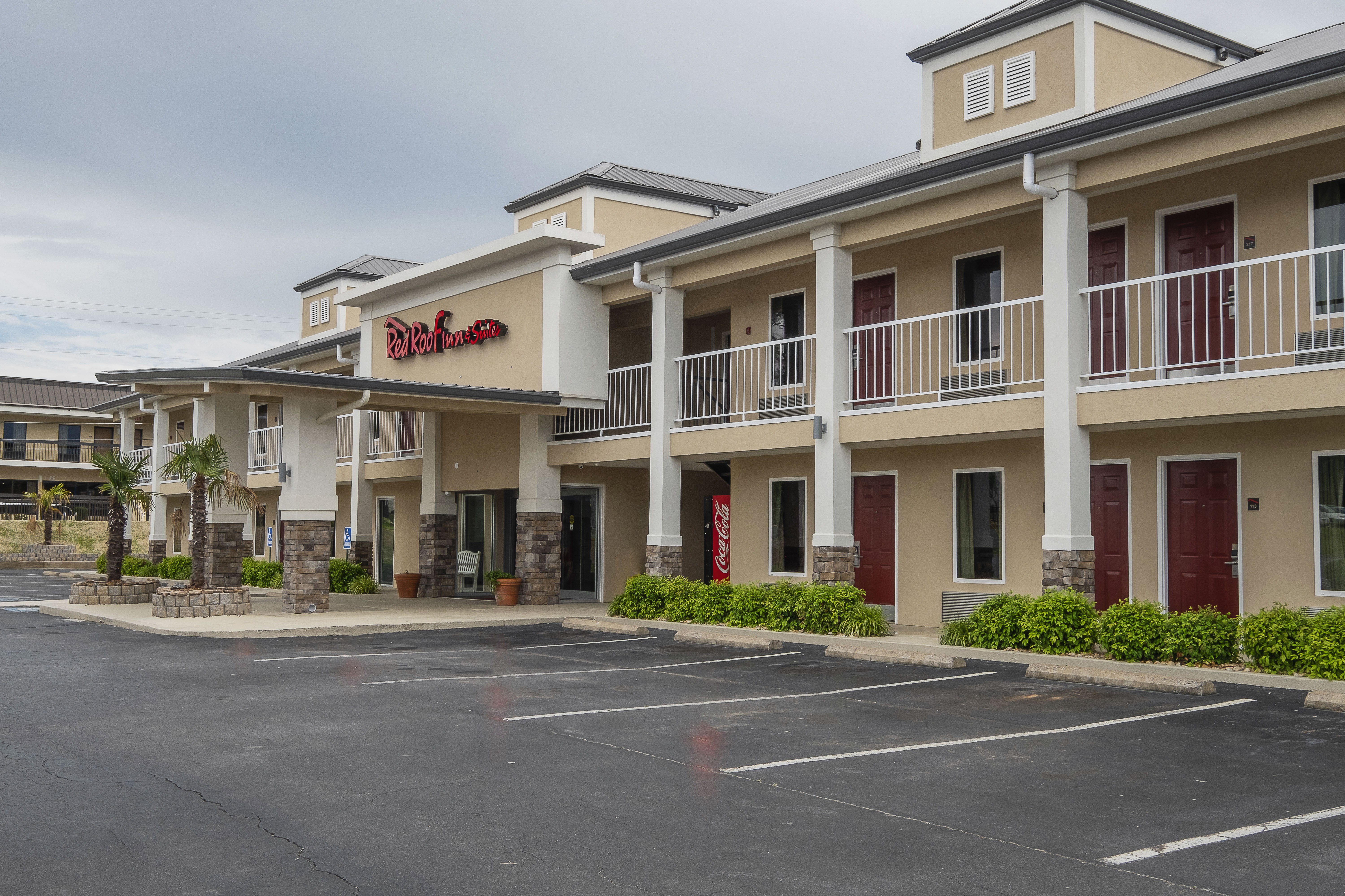 Red Roof Inn & Suites Calhoun 33/34