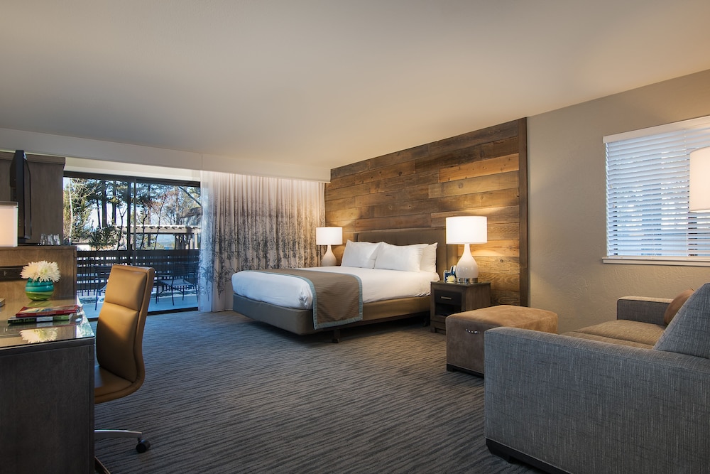 Hotel Azure Tahoe 7/39