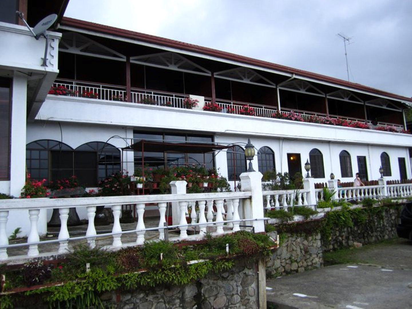 Strawberry Garden Hotel 4/19