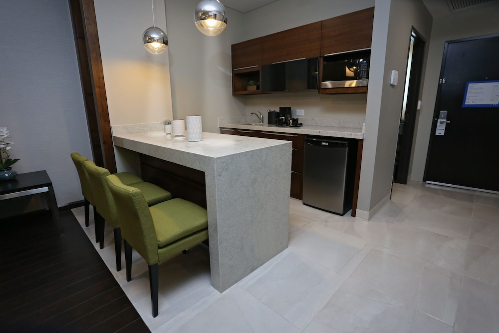 Holiday Inn Express & Suites Mexicali 51/66