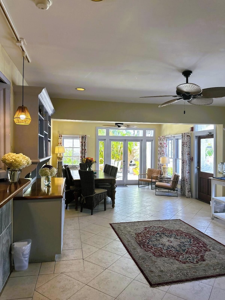 Heron House Court - Adult Only 12/65