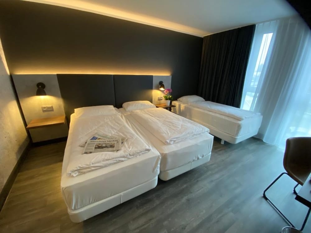 Scotty + Paul Hotel Deggendorf 10/50