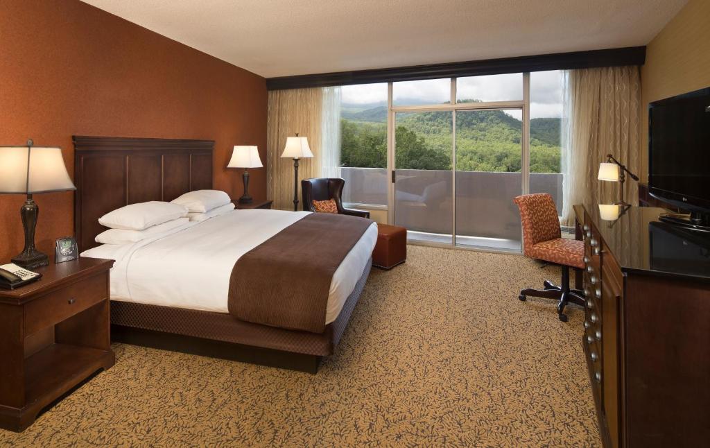 2 ROOMS, SUITE, KING BED, SOFA, 2 BALCONIES