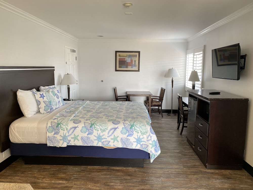 Ocean Surf Inn & Suites 10/73