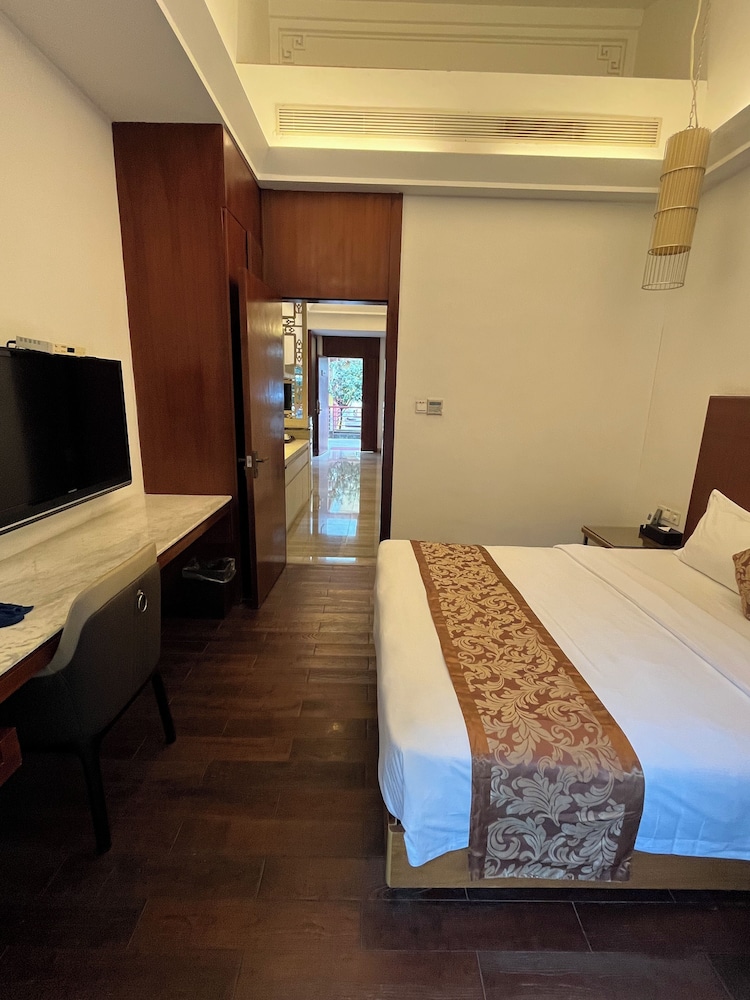 Suite, Apartment, 3 Beds