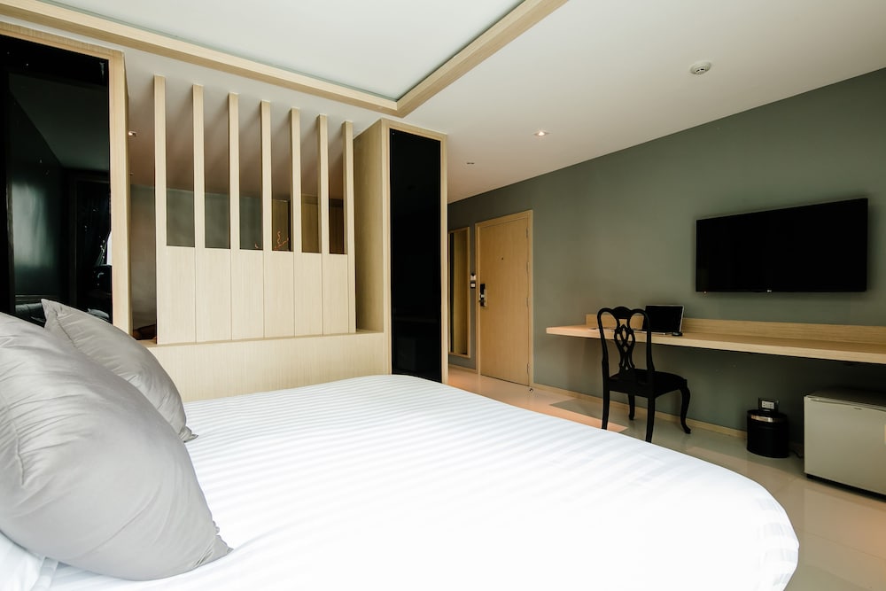Three Sukhumvit Hotel Sha Plus Certified 19/70