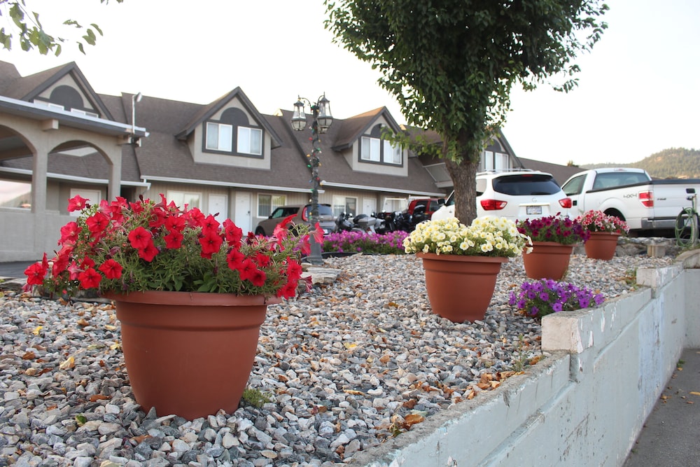 Best Budget Inn and Suites Kamloops 45/46