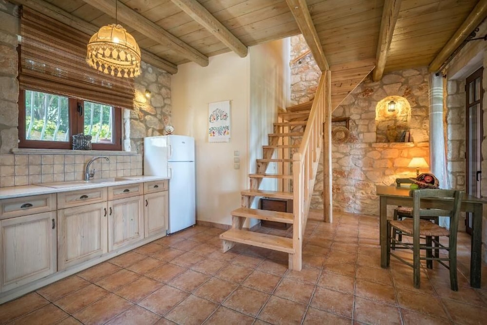 Myrties Stone Houses 4/49