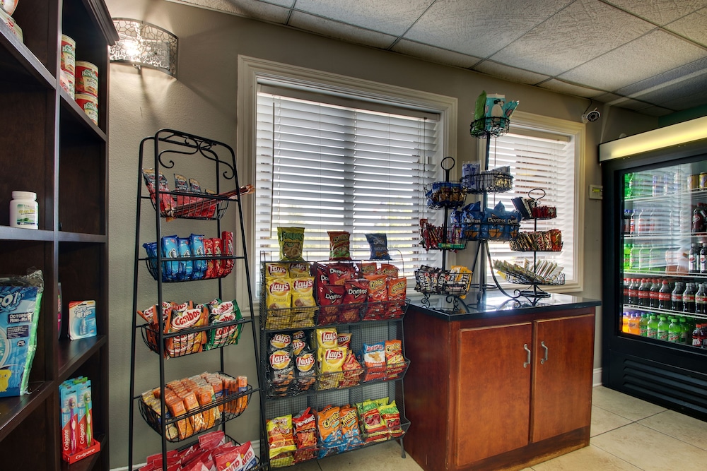 Greenfield Inn and Suites Elizabethtown KY I65 Exit 94 14/62
