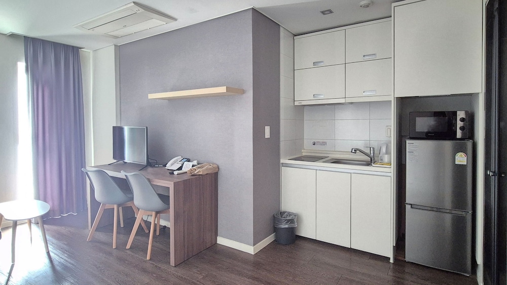 Brown Suites Sinchon Central 44/48
