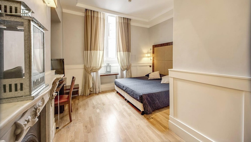 939 Hotel 42/52