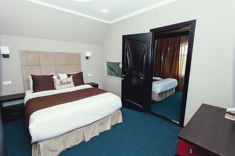 SHADOW BOUTIQUE HOTEL AND SPA 8/31