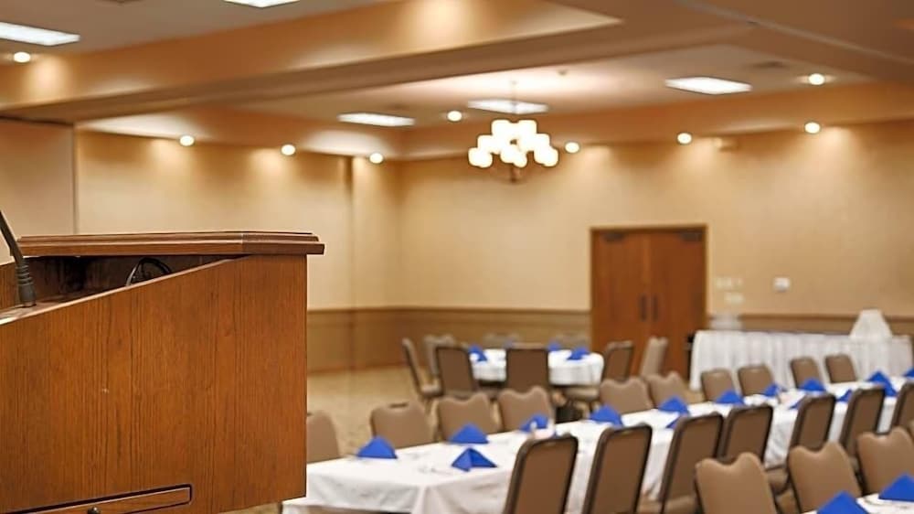 Rodeway Inn McPherson East 30/36