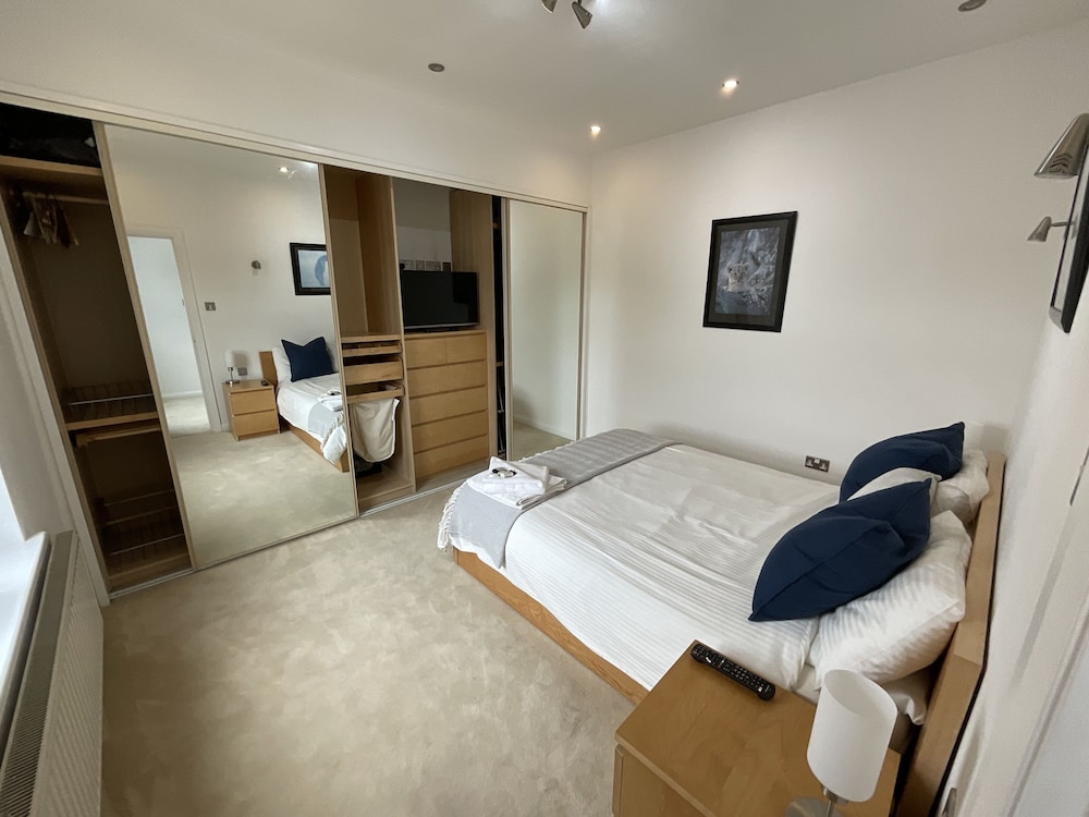 Earle House Serviced Apartments 14/50