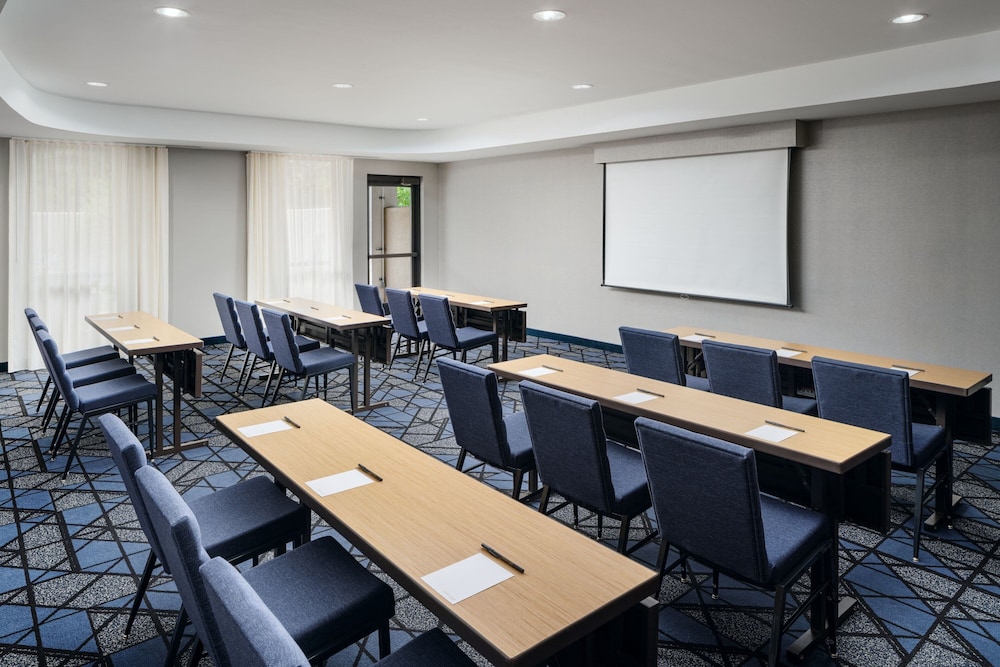 Courtyard by Marriott Kingston 38/50