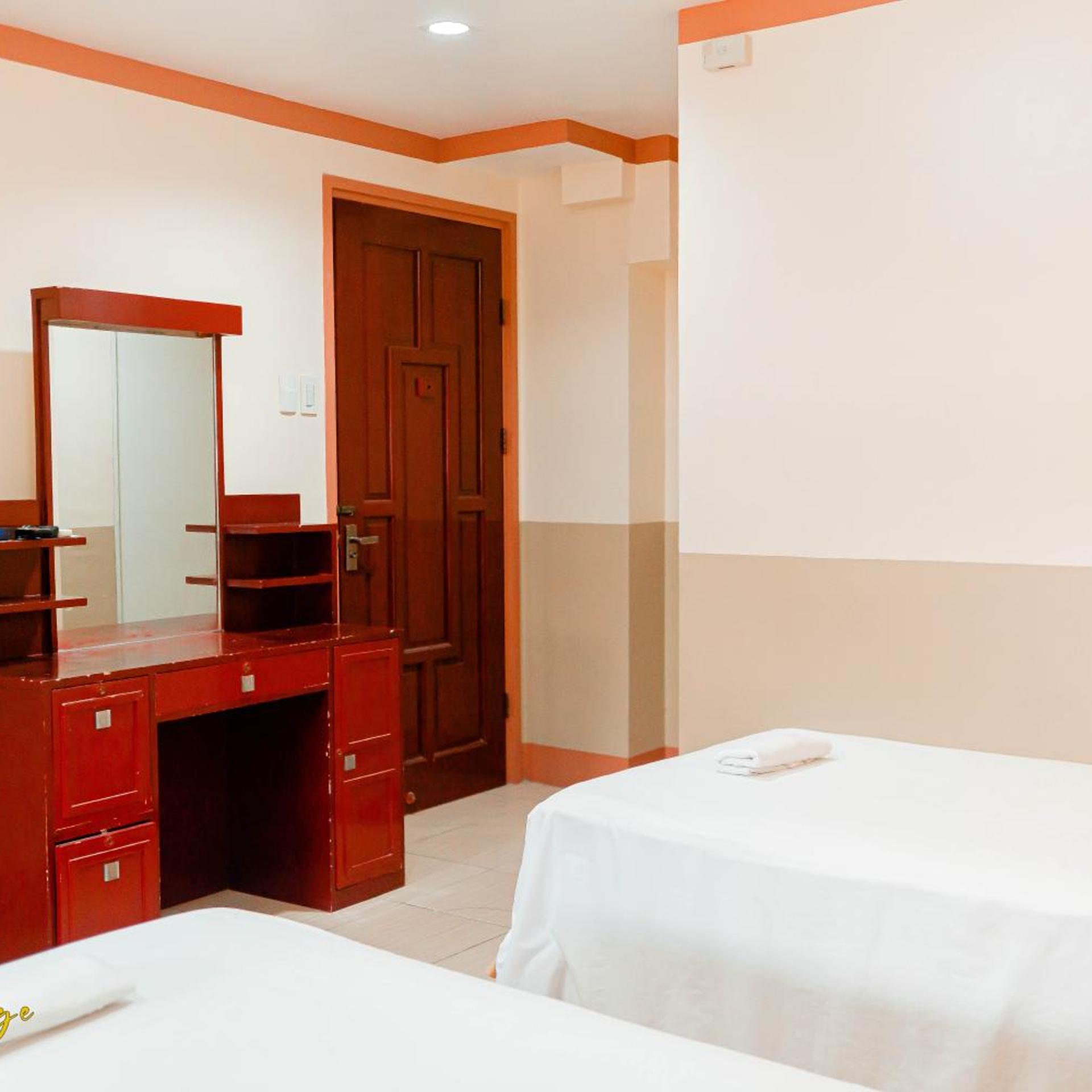 Standard, Twin Beds