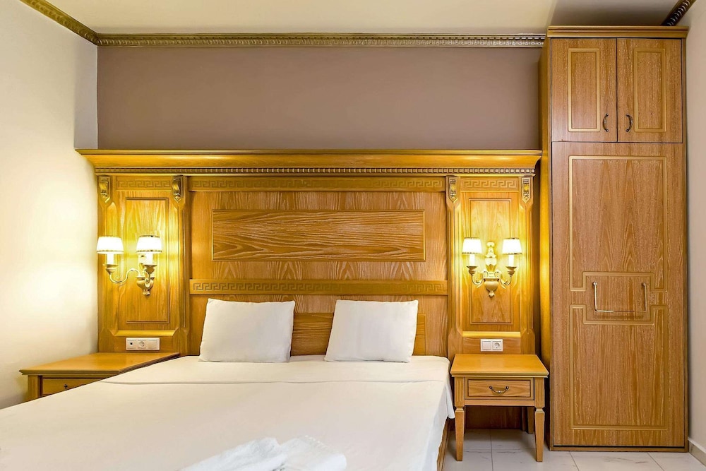 Greek Pride Hotel 12/50