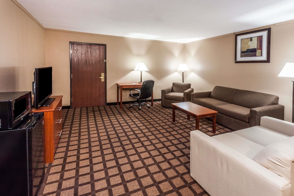 Baymont By Wyndham New Buffalo 14/25